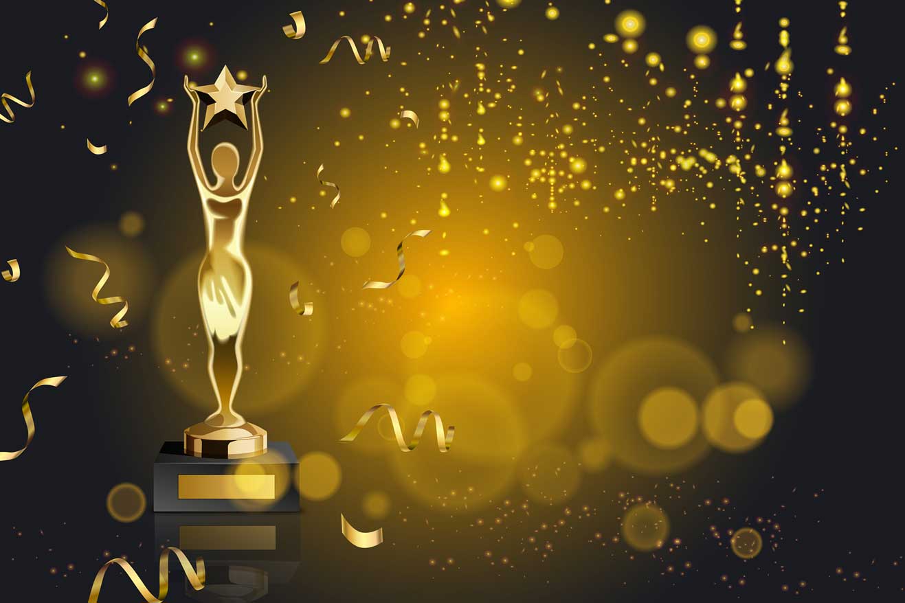 Virtual vs Physical Awards: What Recognition Looks Like in a Hybrid World